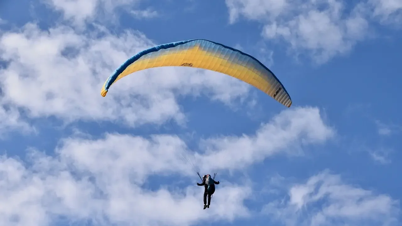 Solo paragliding